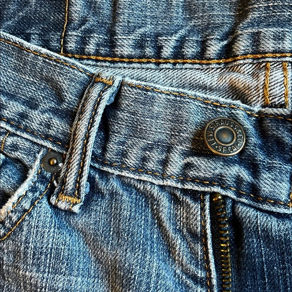 Levi’s 505 jeans straight leg light wash broken in 30 x 32 classic denim
